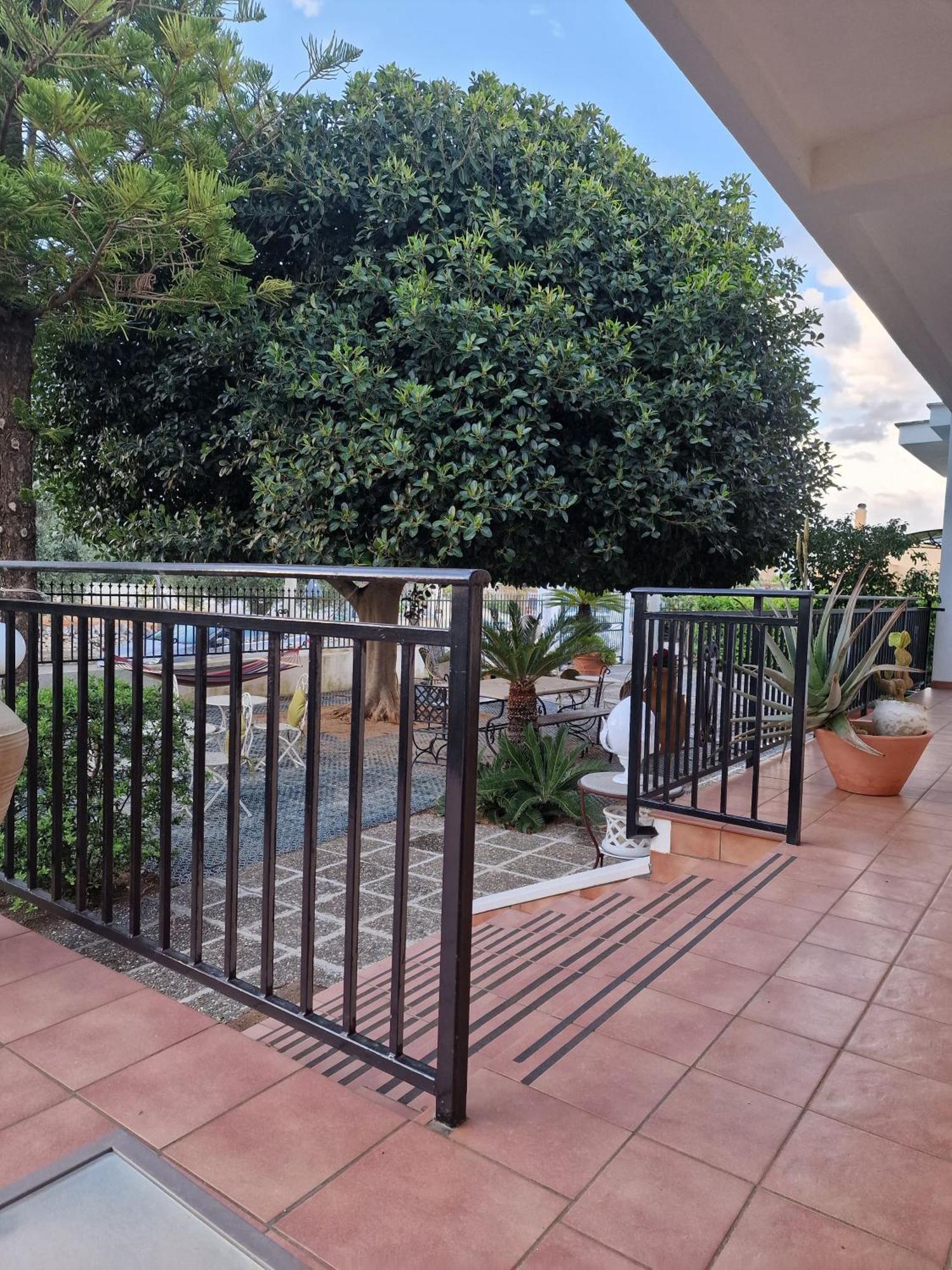 Mediterraneo B&B Montalbano  Exteriör bild